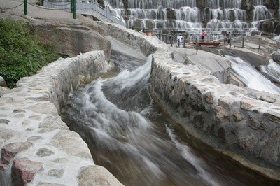 人妻精品久久无码区新狼窝文化与地方特色的探索